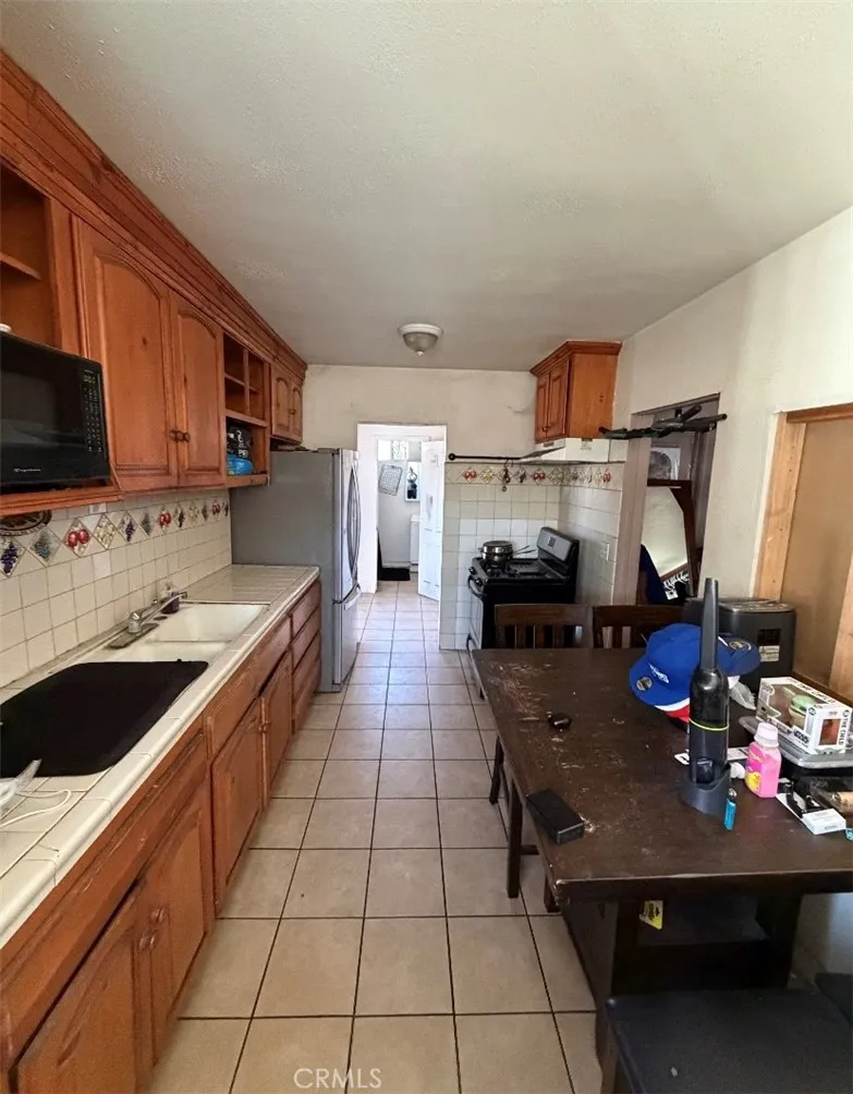 11415 California Lynwood, CA 90262