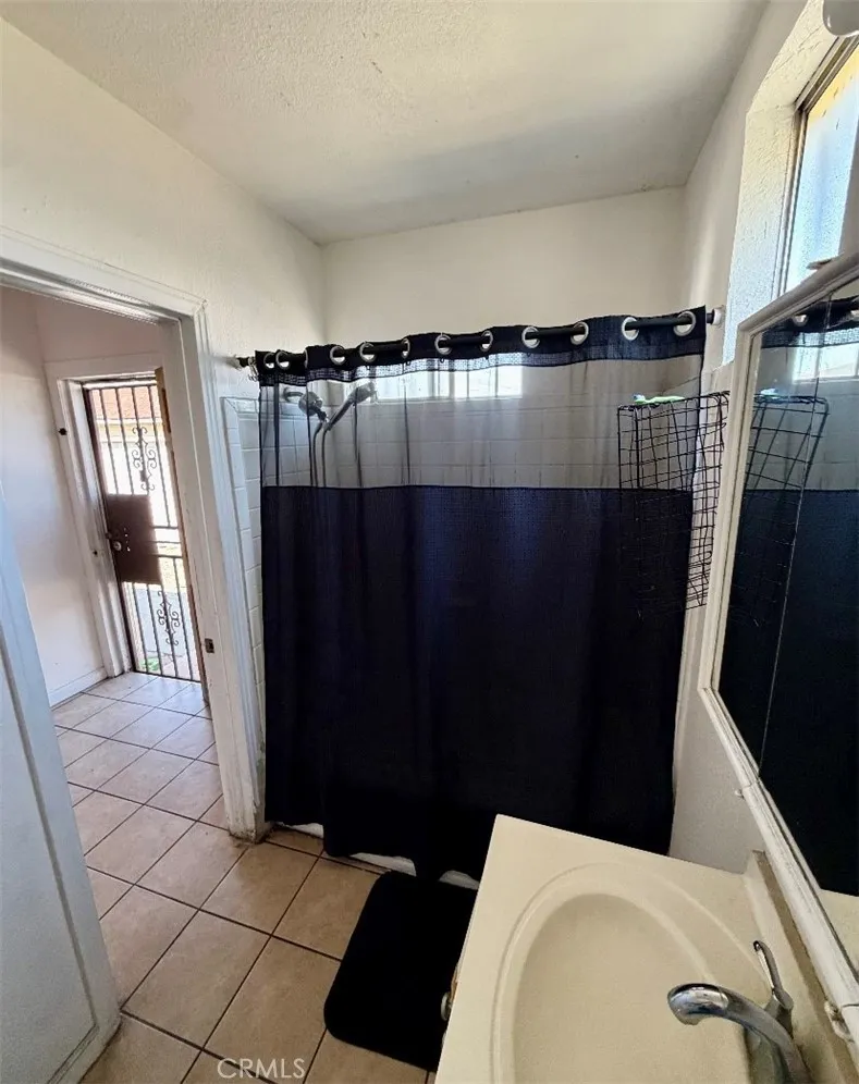 11415 California Lynwood, CA 90262