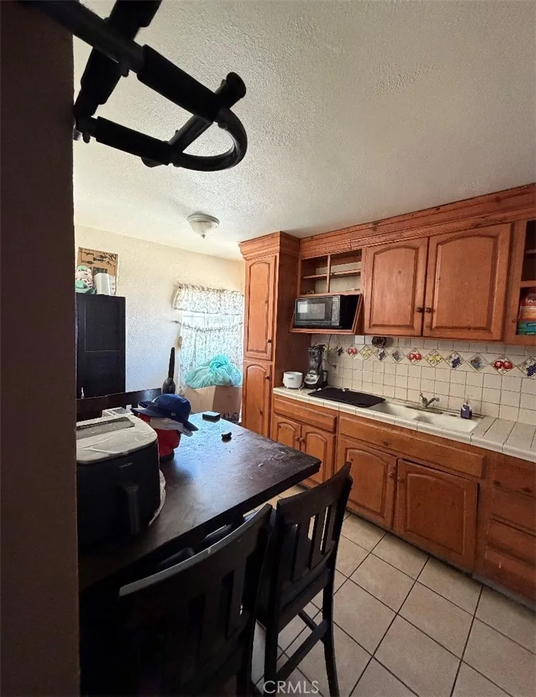 11415 California Lynwood, CA 90262