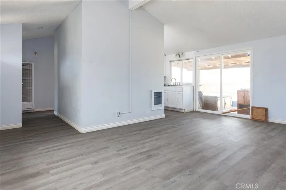 21108 79th California City, CA 93505