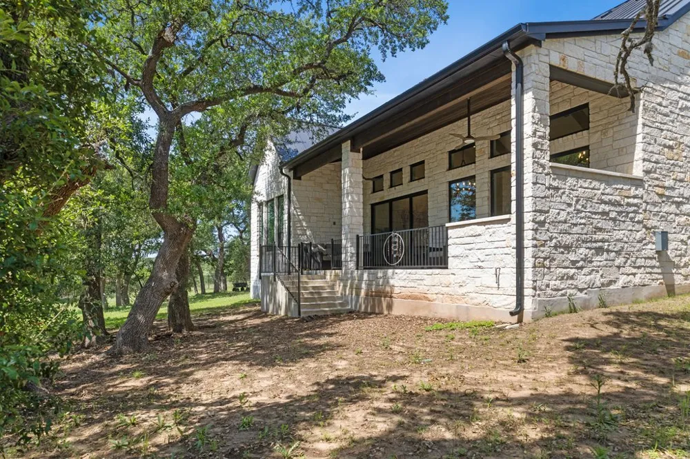 461 Crosswater Lane Dripping Springs, TX 78620
