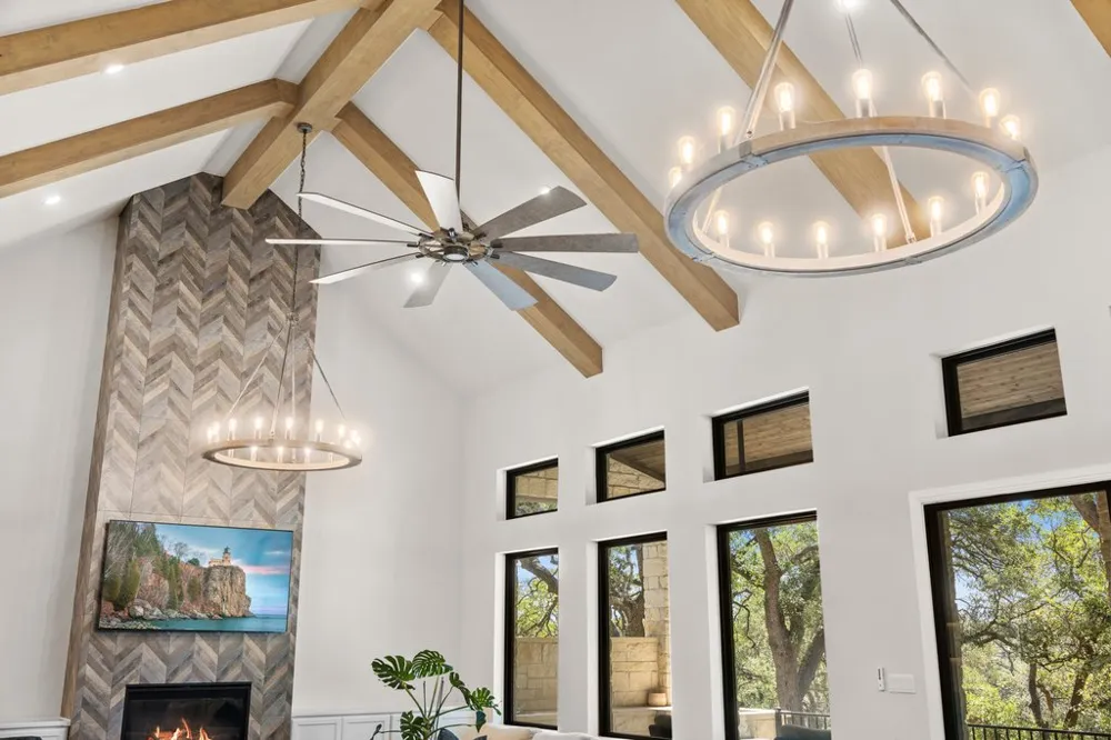 461 Crosswater Lane Dripping Springs, TX 78620