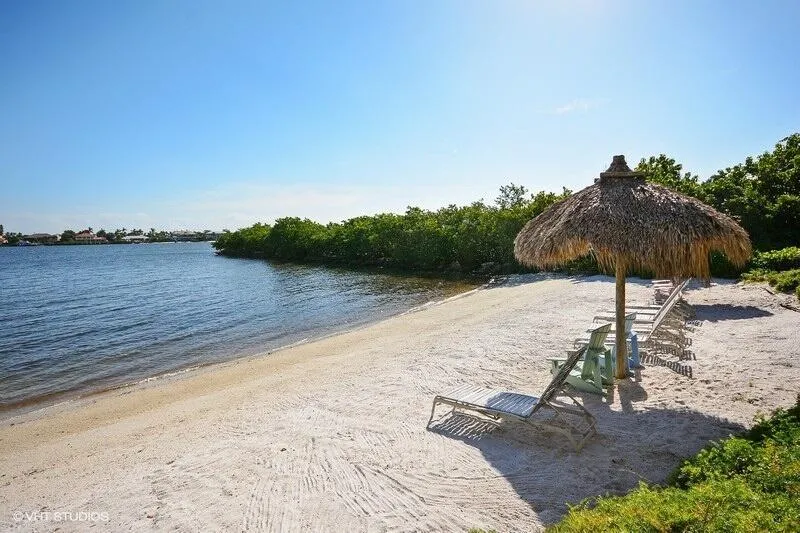 1000 Scotia Drive #304 Hypoluxo, FL 33462
