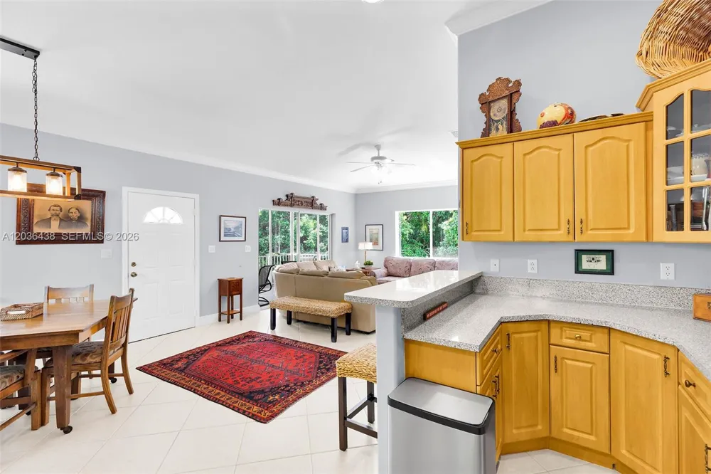 54 Tarpon Ave Key Largo, FL 33037