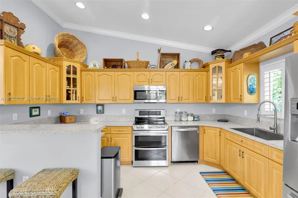 54 Tarpon Ave Key Largo, FL 33037