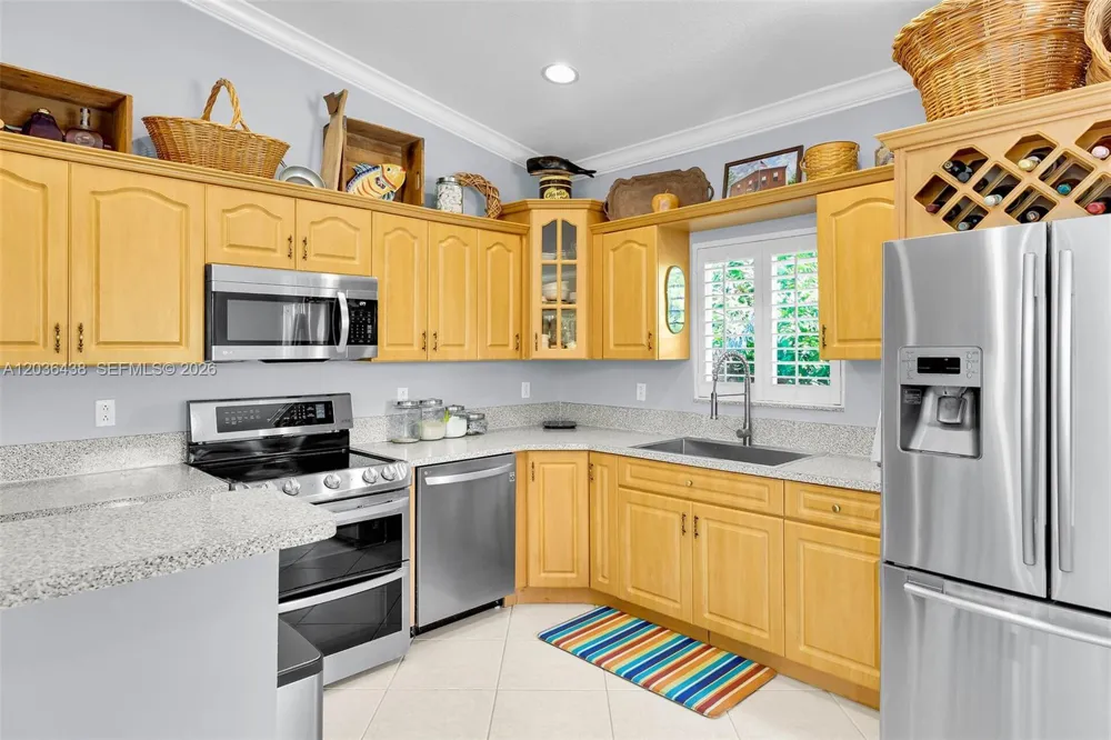 54 Tarpon Ave Key Largo, FL 33037