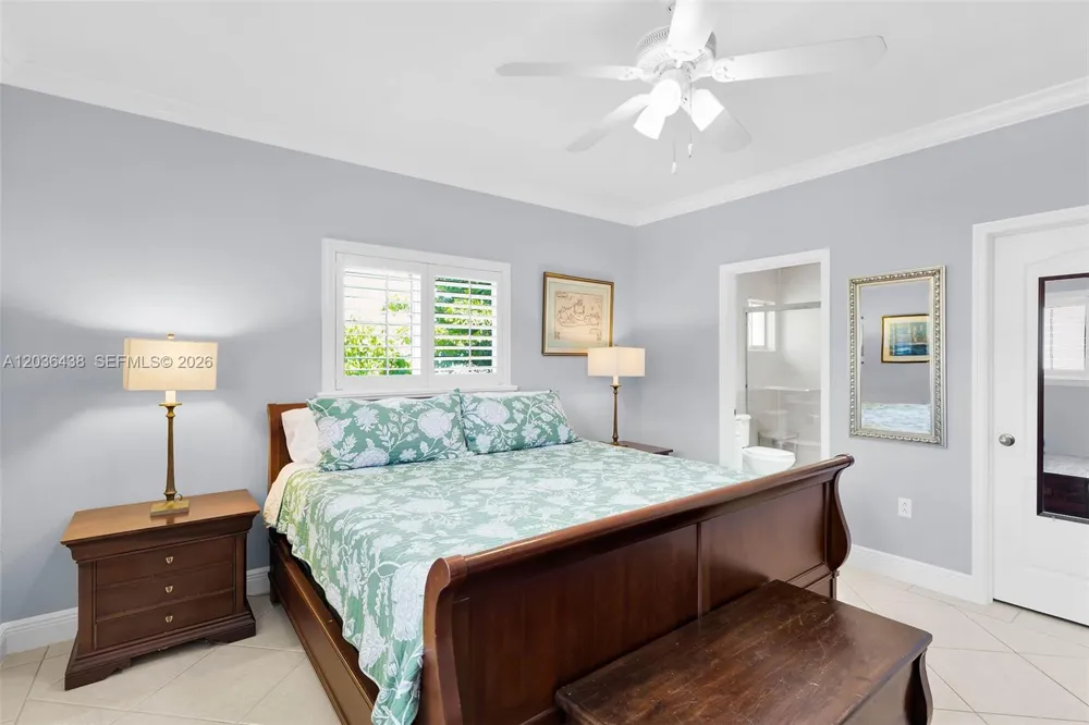 54 Tarpon Ave Key Largo, FL 33037