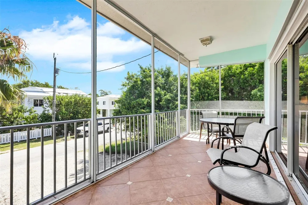 54 Tarpon Ave Key Largo, FL 33037