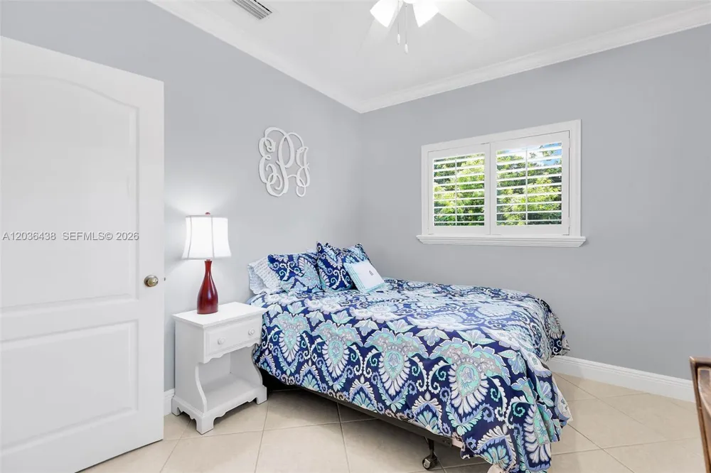 54 Tarpon Ave Key Largo, FL 33037