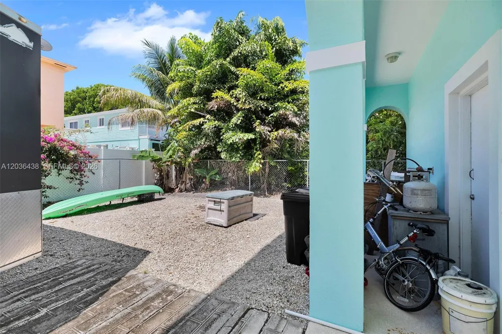 54 Tarpon Ave Key Largo, FL 33037