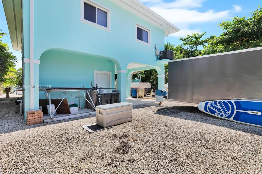 54 Tarpon Ave Key Largo, FL 33037