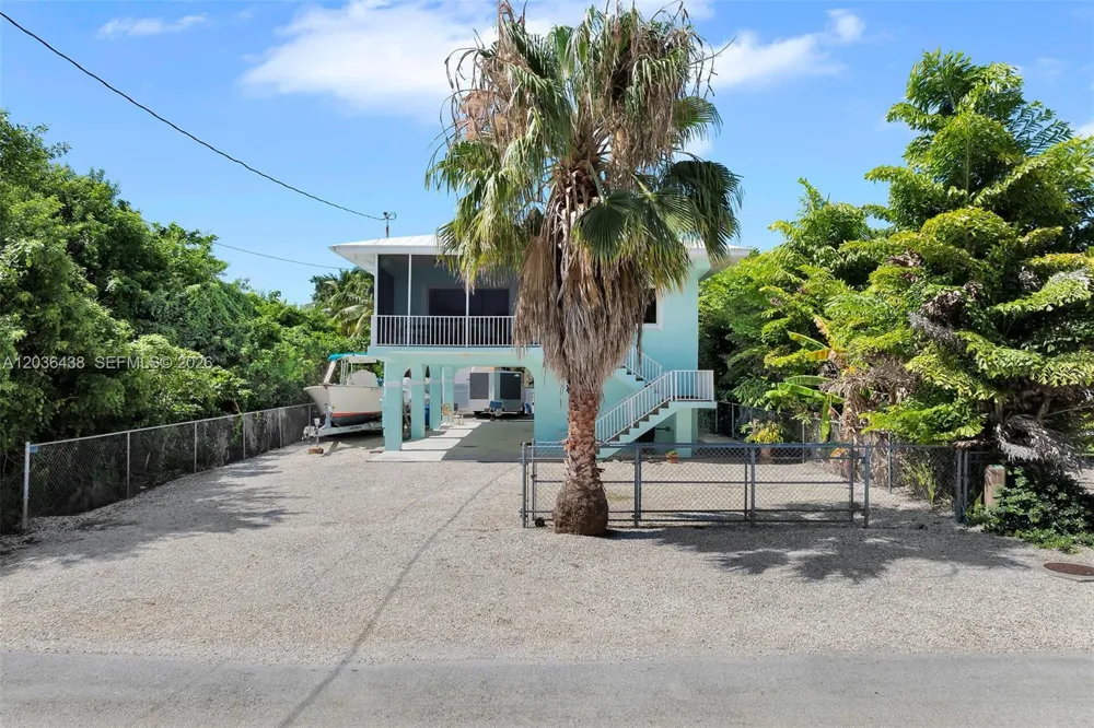 54 Tarpon Ave Key Largo, FL 33037
