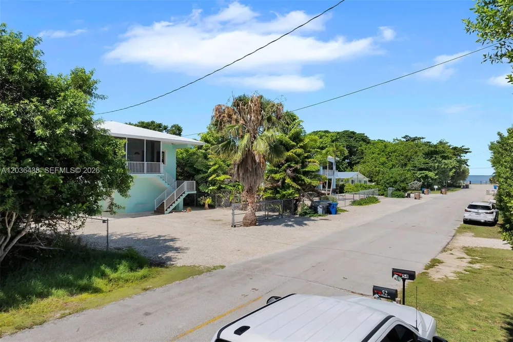 54 Tarpon Ave Key Largo, FL 33037