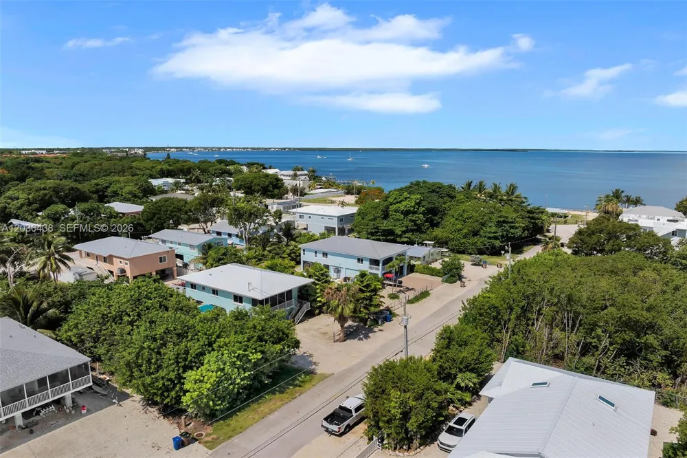 54 Tarpon Ave Key Largo, FL 33037