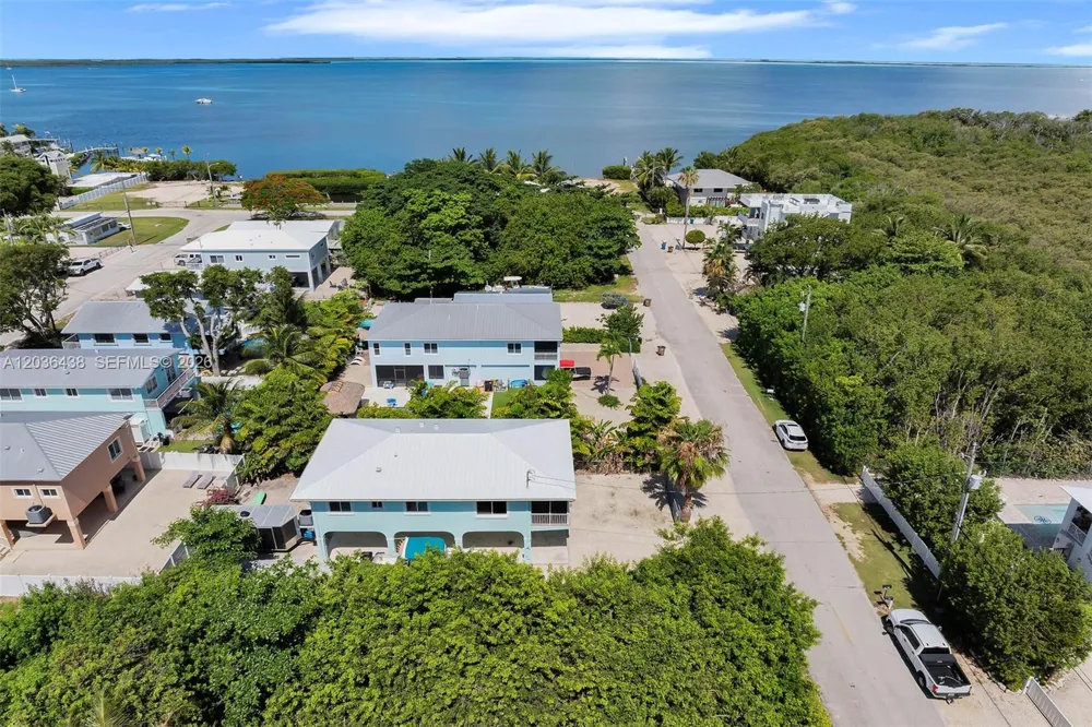 54 Tarpon Ave Key Largo, FL 33037