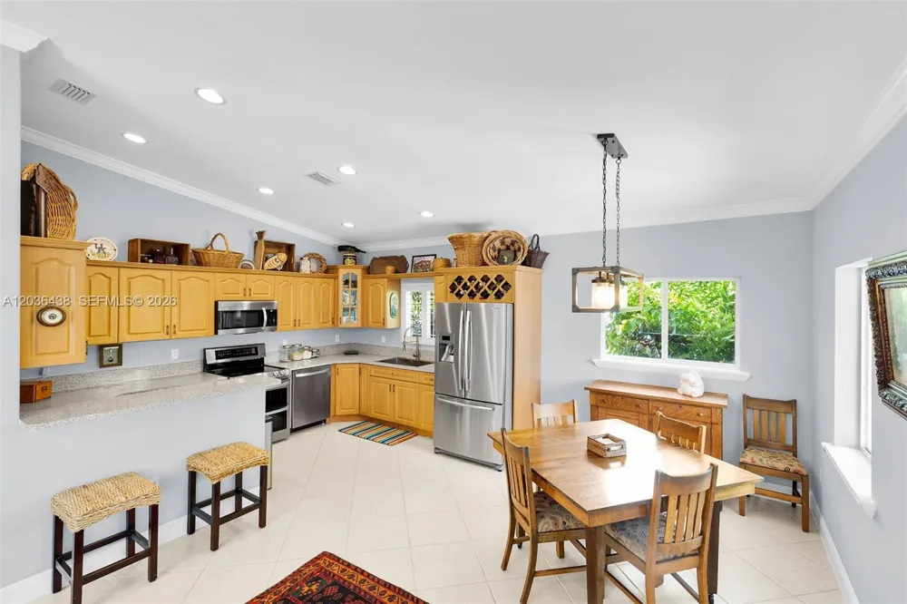 54 Tarpon Ave Key Largo, FL 33037