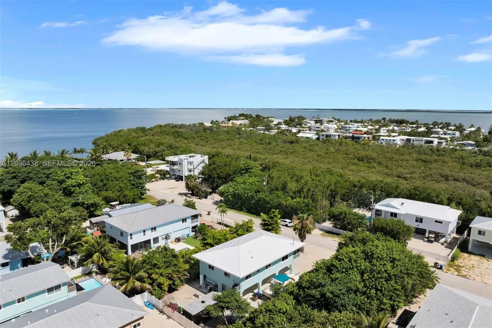 54 Tarpon Ave Key Largo, FL 33037
