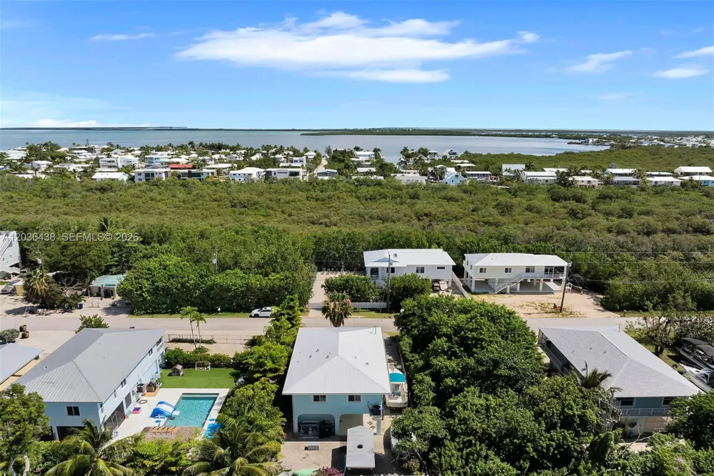 54 Tarpon Ave Key Largo, FL 33037