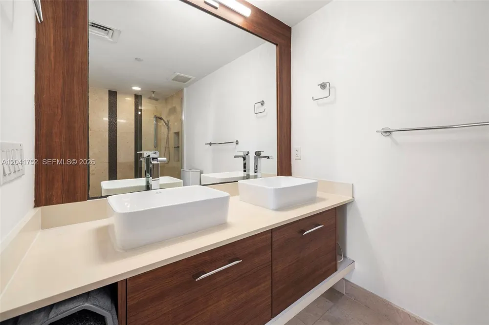 601 NE 27th St #1001 Miami, FL 33137
