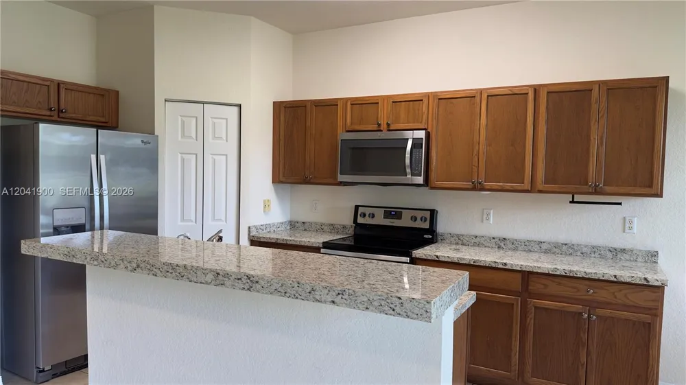 3042 Grandiflora Dr Green Acres, FL 33467