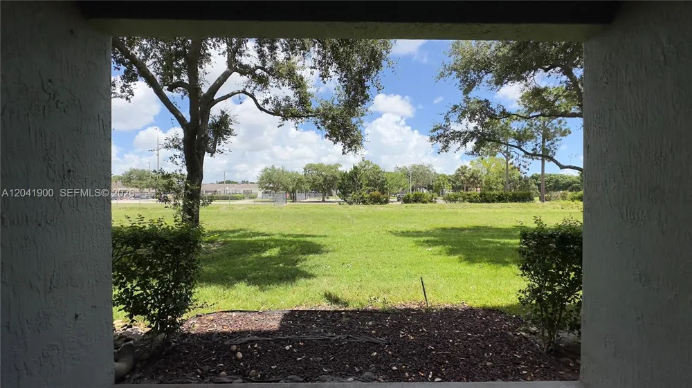 3042 Grandiflora Dr Green Acres, FL 33467
