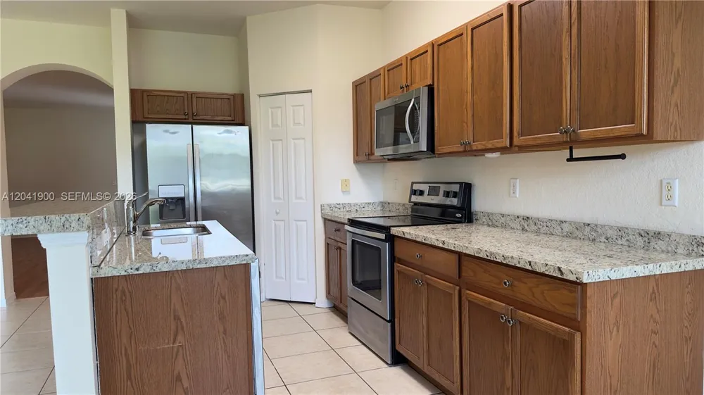 3042 Grandiflora Dr Green Acres, FL 33467