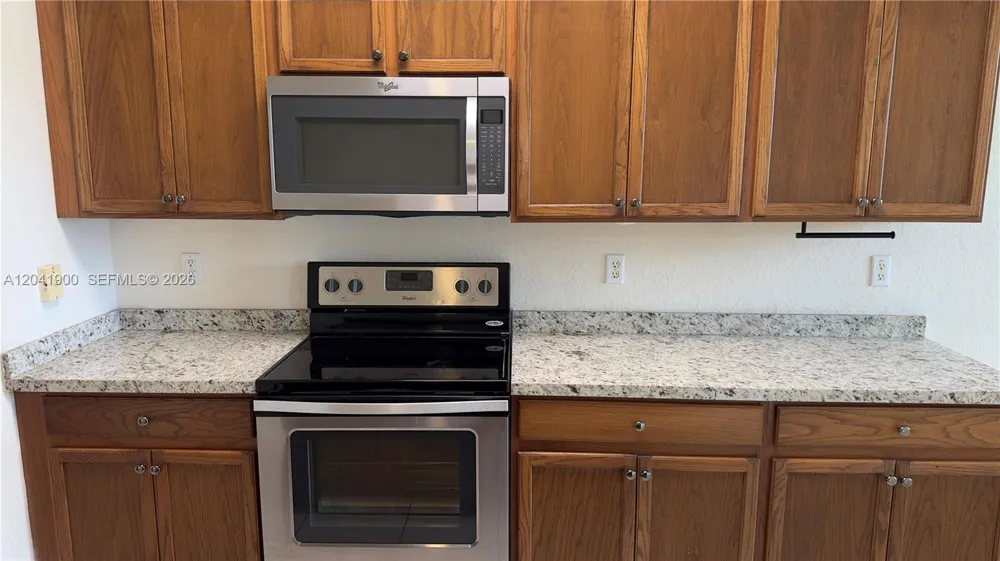 3042 Grandiflora Dr Green Acres, FL 33467
