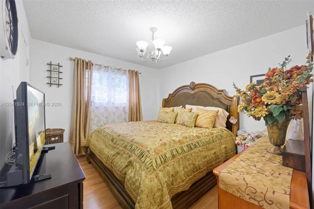 906 SW 8th Ave Hallandale Beach, FL 33009