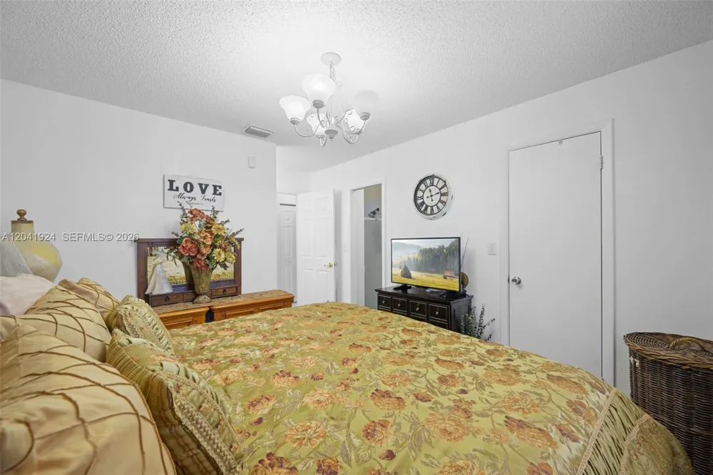906 SW 8th Ave Hallandale Beach, FL 33009