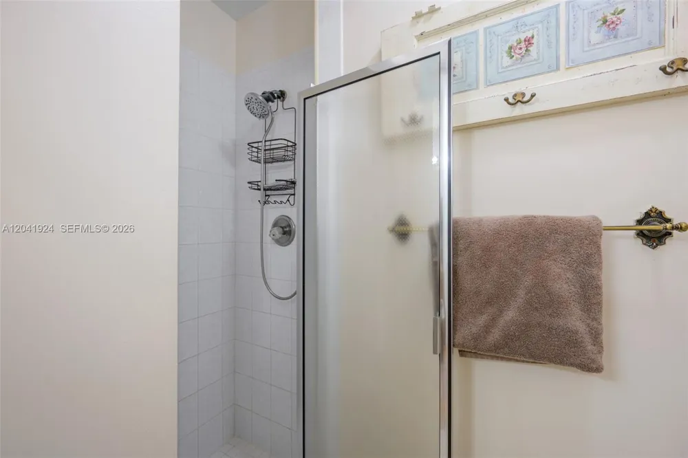 906 SW 8th Ave Hallandale Beach, FL 33009