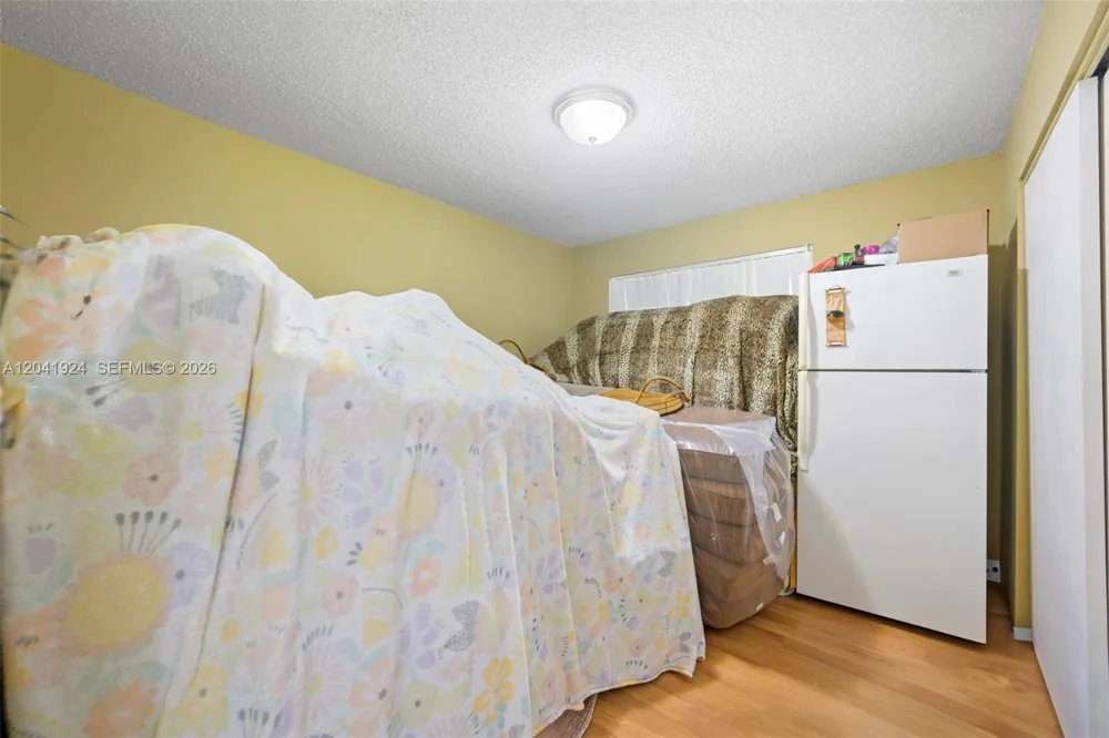 906 SW 8th Ave Hallandale Beach, FL 33009