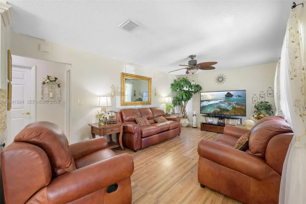 906 SW 8th Ave Hallandale Beach, FL 33009