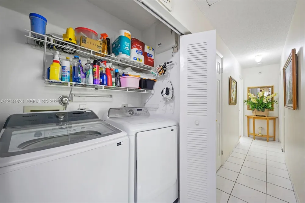 906 SW 8th Ave Hallandale Beach, FL 33009