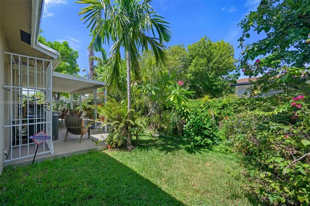 906 SW 8th Ave Hallandale Beach, FL 33009