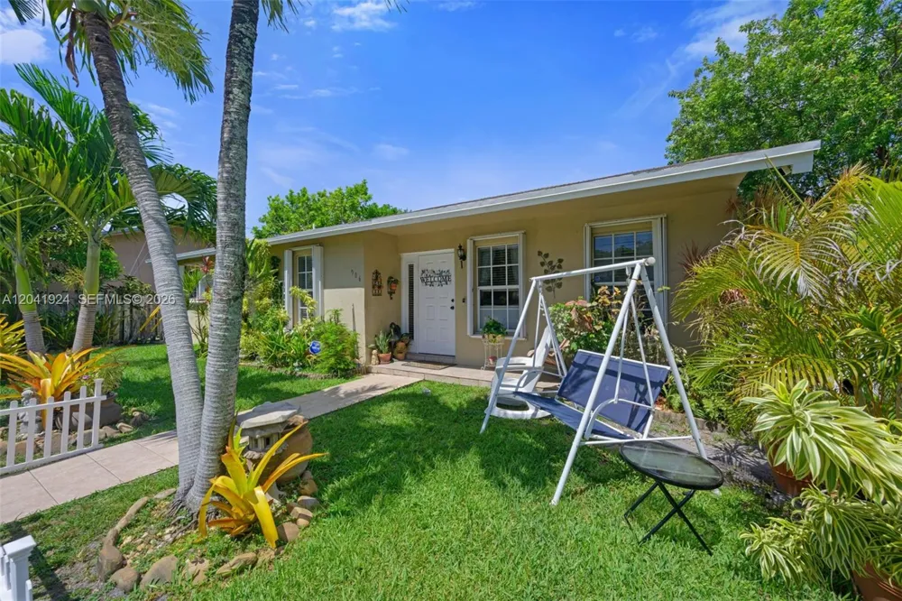 906 SW 8th Ave Hallandale Beach, FL 33009