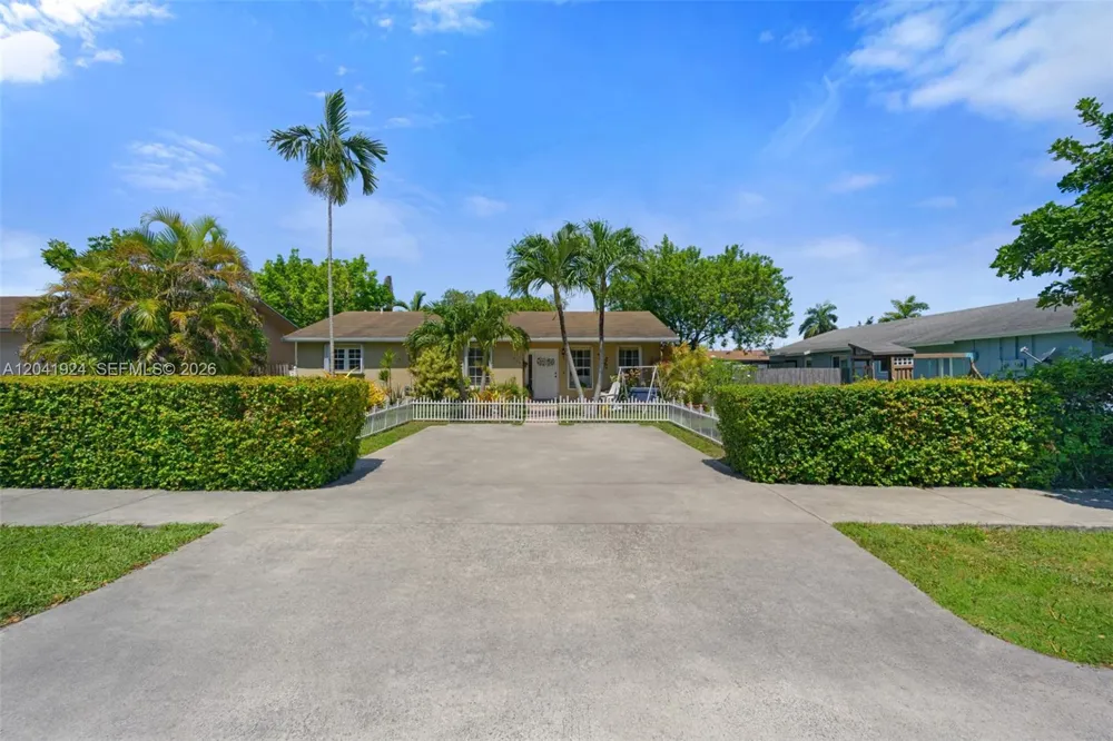 906 SW 8th Ave Hallandale Beach, FL 33009