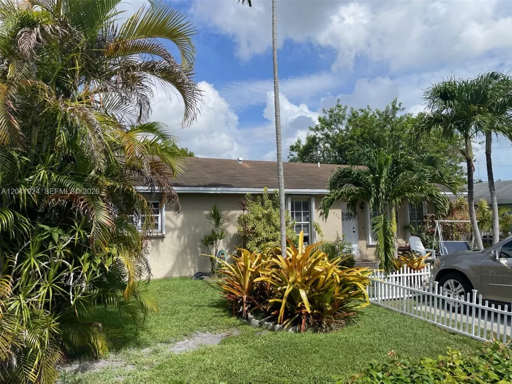 906 SW 8th Ave Hallandale Beach, FL 33009