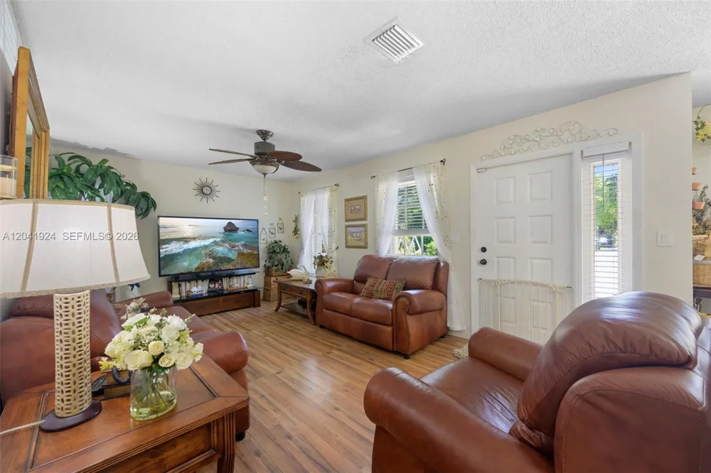 906 SW 8th Ave Hallandale Beach, FL 33009