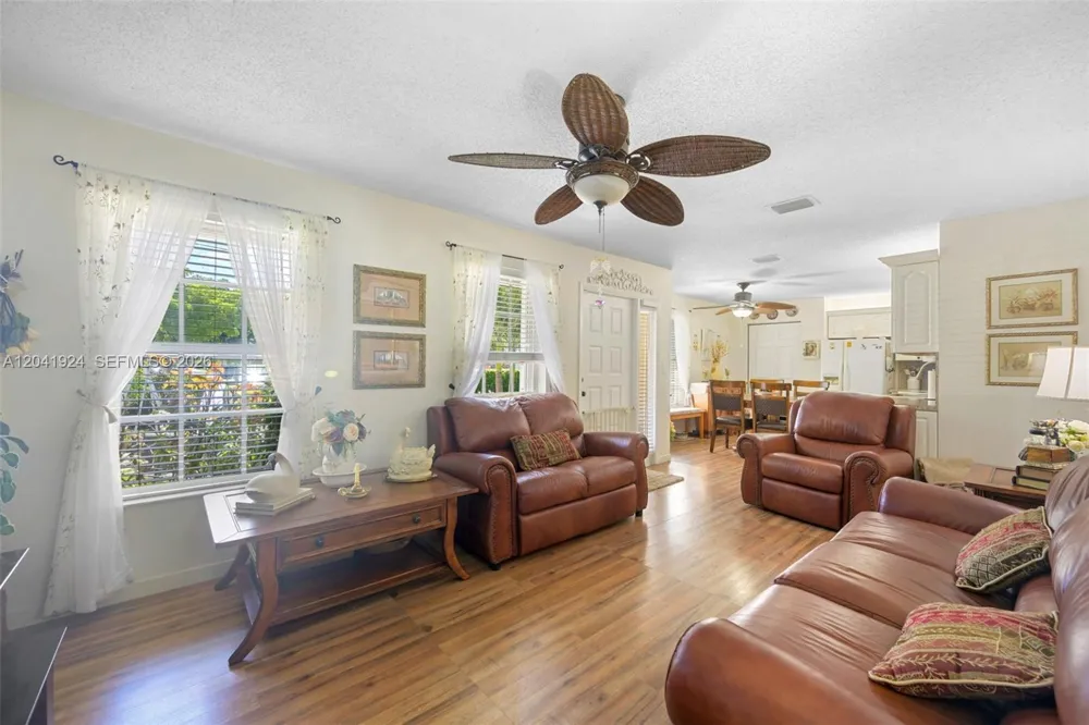 906 SW 8th Ave Hallandale Beach, FL 33009