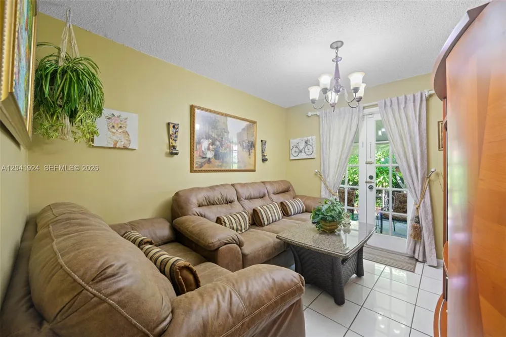 906 SW 8th Ave Hallandale Beach, FL 33009