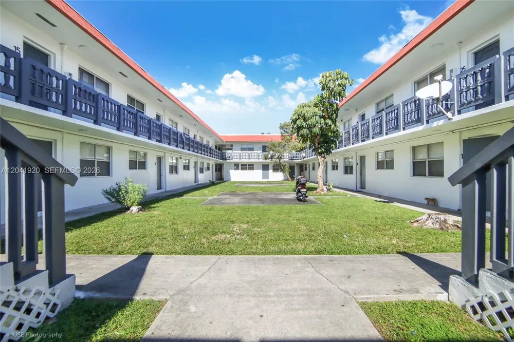 111 NW 152nd St #11 Miami, FL 33169