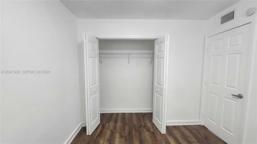 111 NW 152nd St #11 Miami, FL 33169