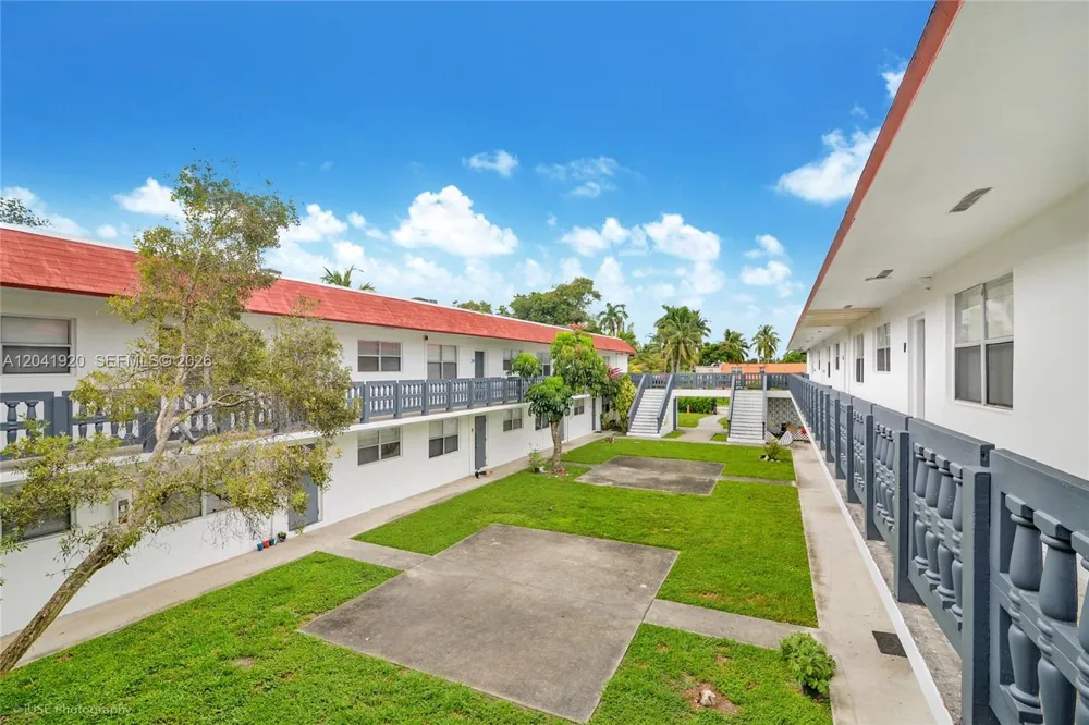 111 NW 152nd St #11 Miami, FL 33169