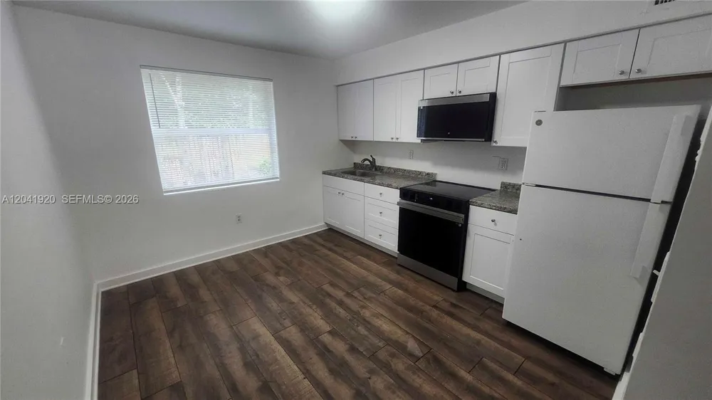 111 NW 152nd St #11 Miami, FL 33169