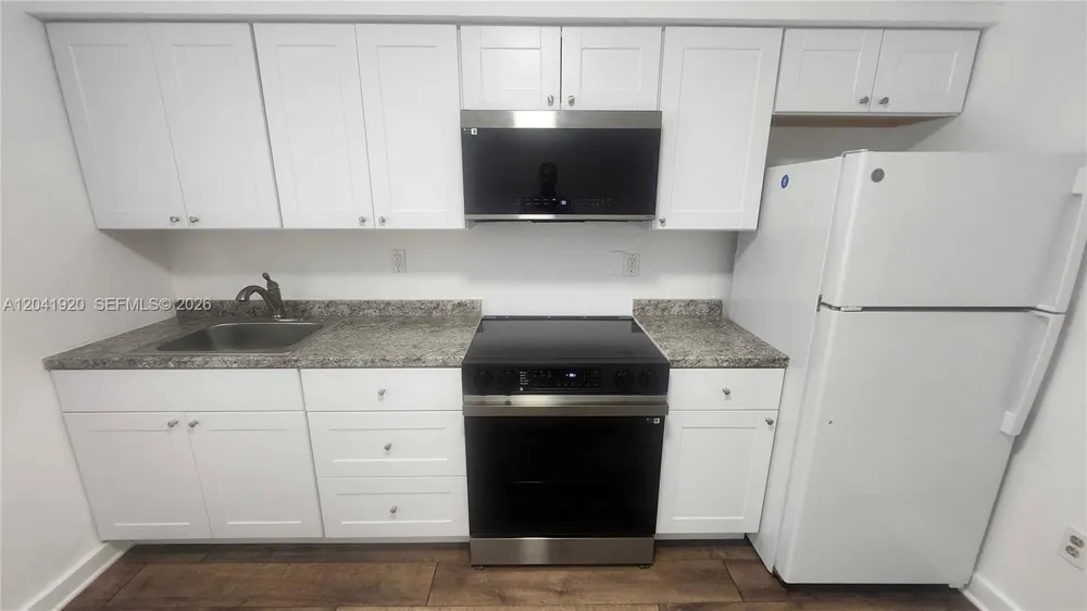 111 NW 152nd St #11 Miami, FL 33169