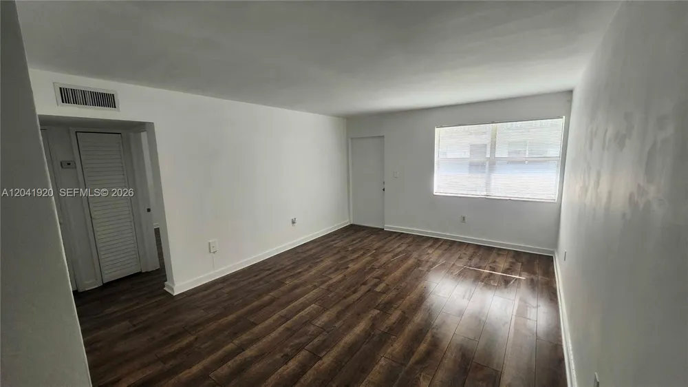 111 NW 152nd St #11 Miami, FL 33169