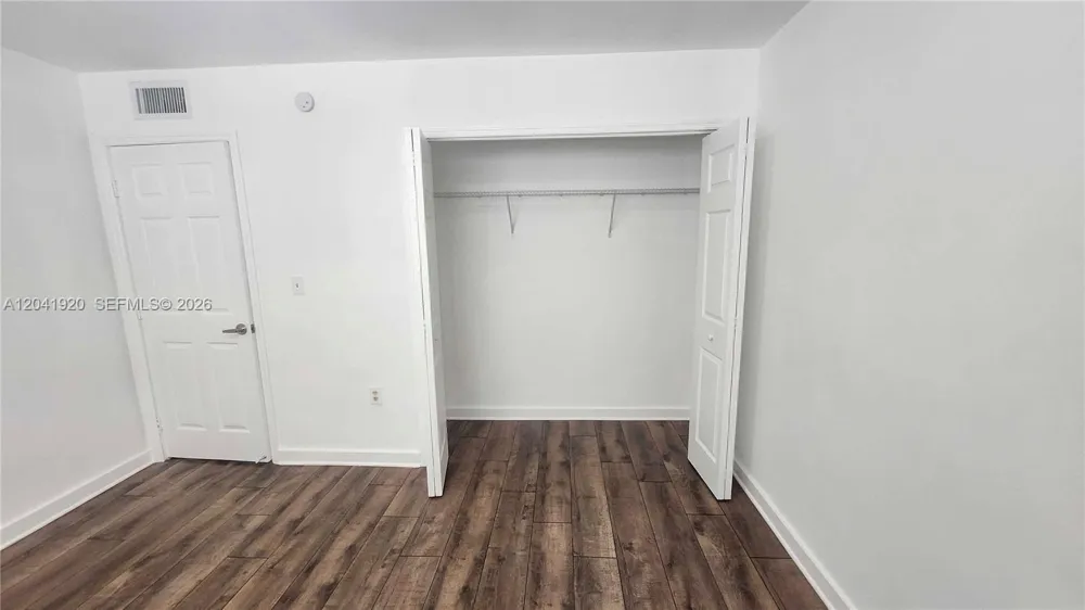 111 NW 152nd St #11 Miami, FL 33169
