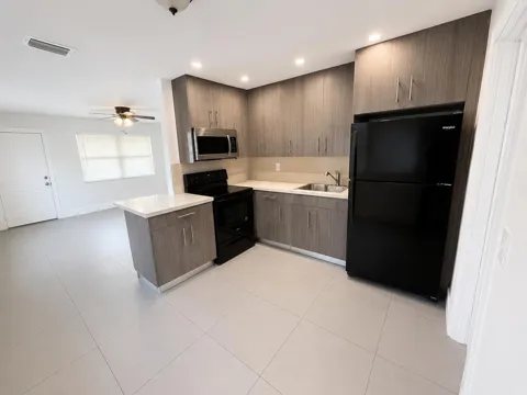 719 SW 7th Street #2