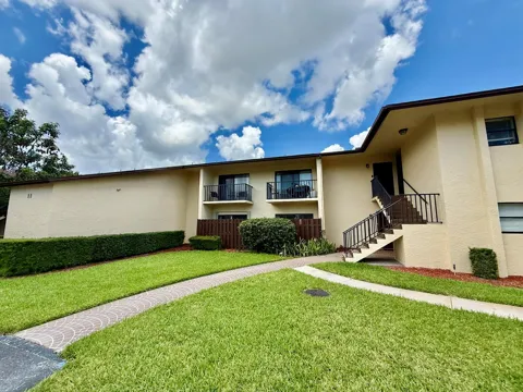 2050 Oleander Boulevard #11-103