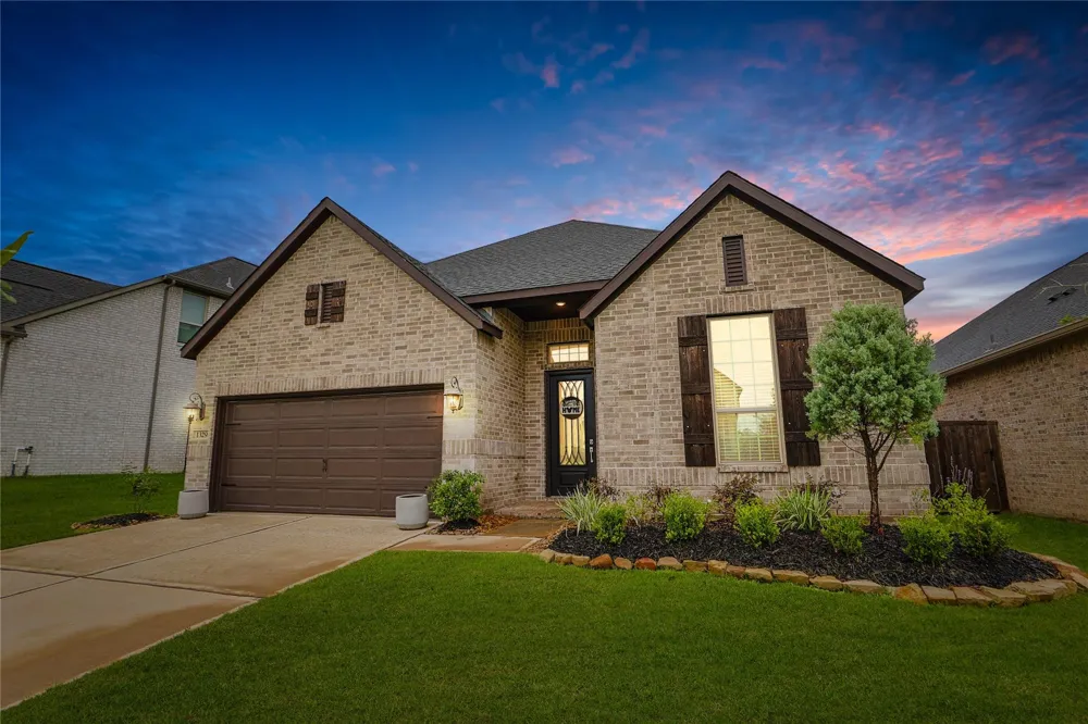 1329 Knollbridge Point Lane Pinehurst, TX 77362